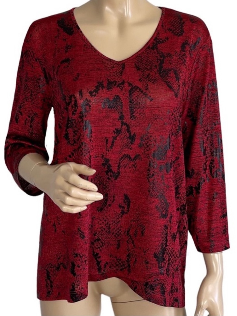 Alfred Dunner Petite Large Red Snakeskin Print long sleeve blouse. EUC